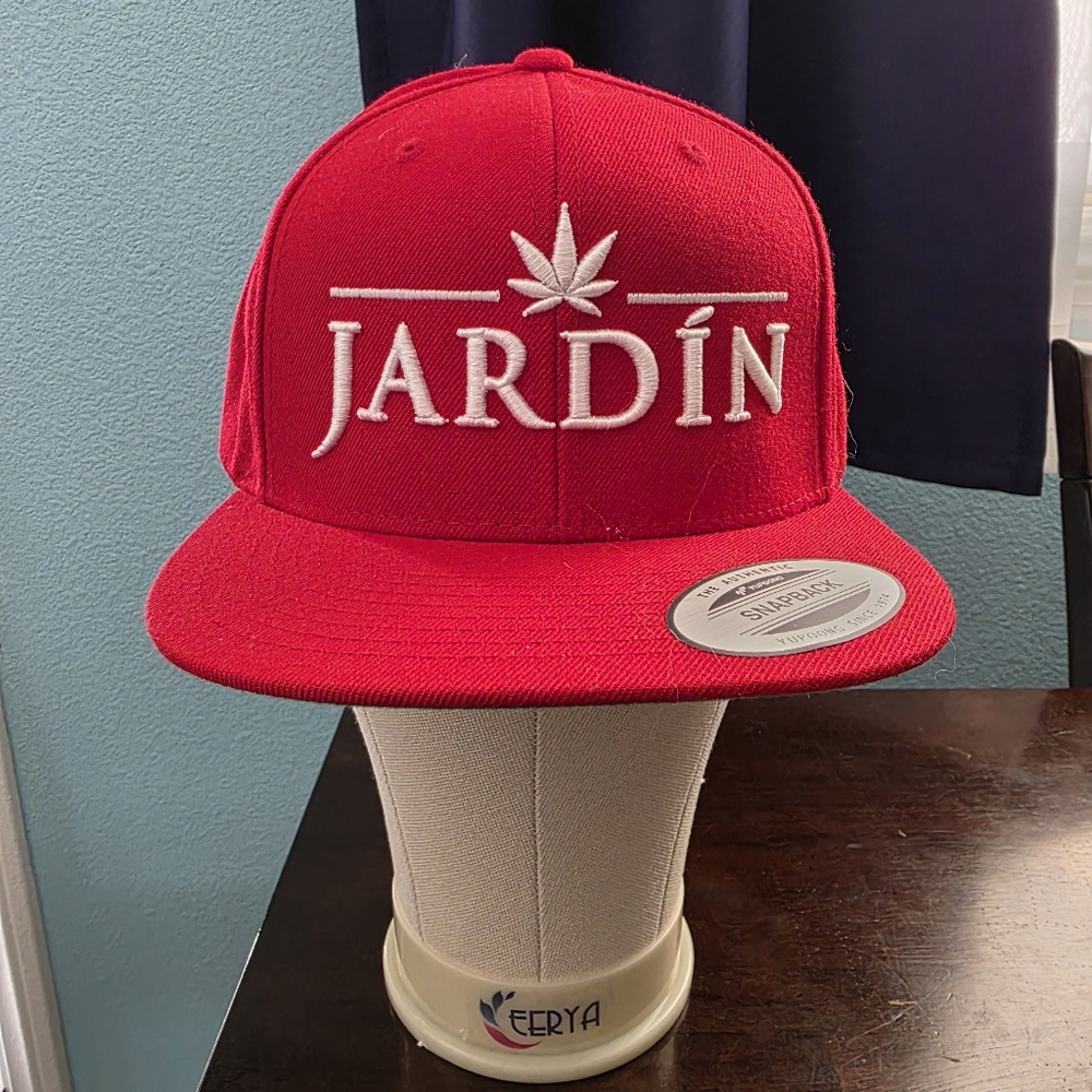 Jardín Red Snapback Hat